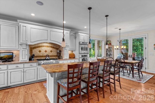 368 Players Ridge Road, Hickory, NC 28601