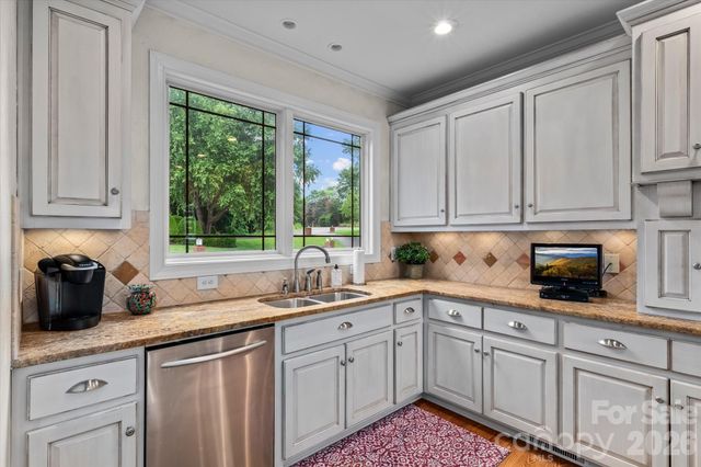 368 Players Ridge Road, Hickory, NC 28601
