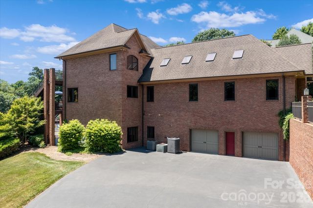 368 Players Ridge Road, Hickory, NC 28601