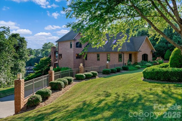 368 Players Ridge Road, Hickory, NC 28601