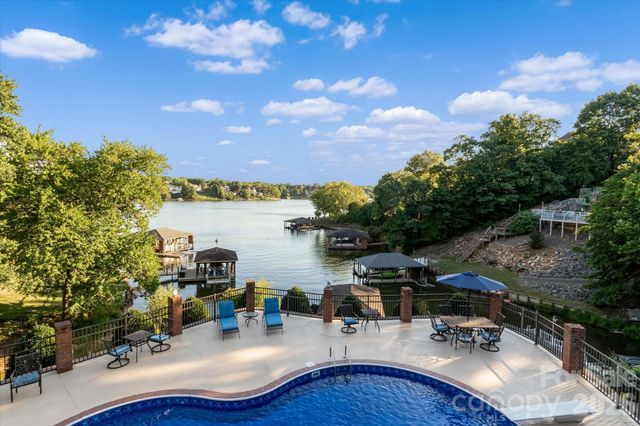 368 Players Ridge Road, Hickory, NC 28601