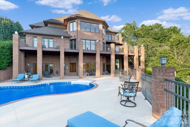 368 Players Ridge Road, Hickory, NC 28601