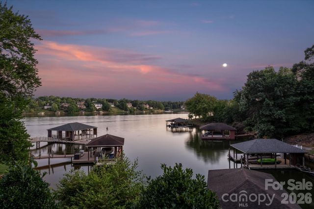 368 Players Ridge Road, Hickory, NC 28601