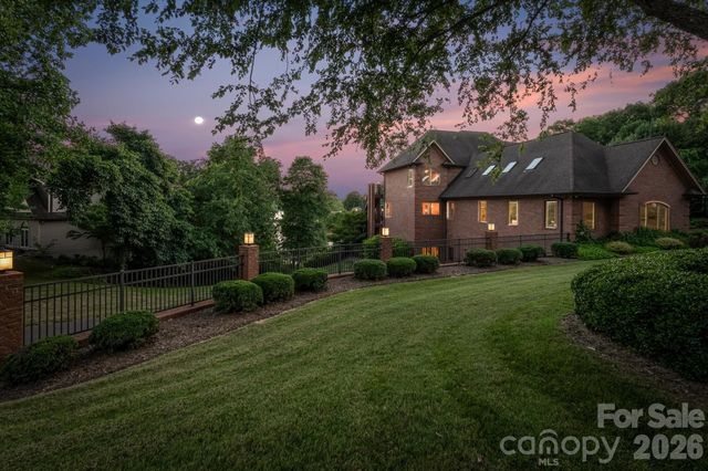 368 Players Ridge Road, Hickory, NC 28601