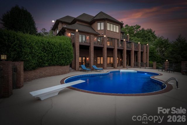 368 Players Ridge Road, Hickory, NC 28601