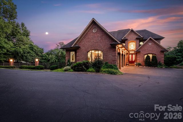 368 Players Ridge Road, Hickory, NC 28601