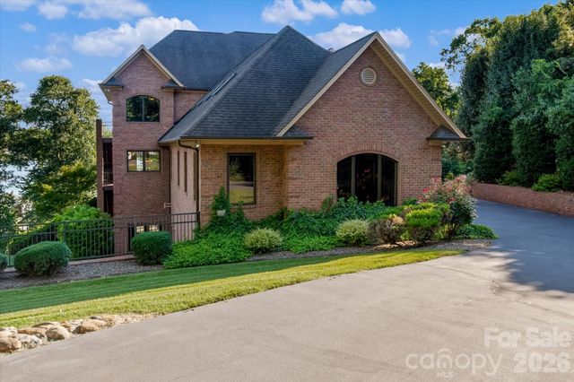 368 Players Ridge Road, Hickory, NC 28601