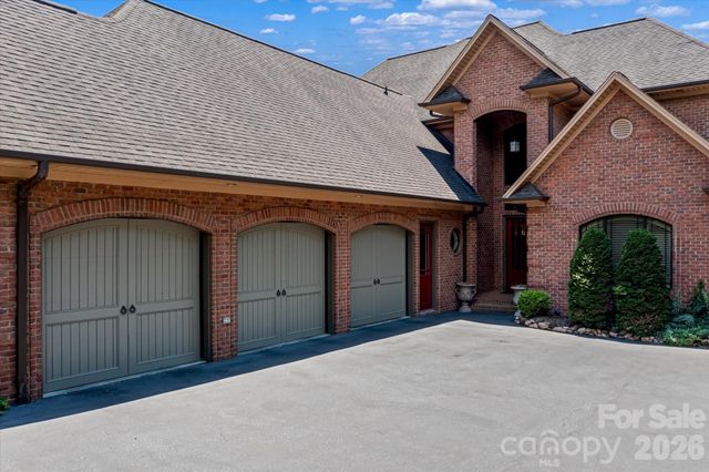 368 Players Ridge Road, Hickory, NC 28601