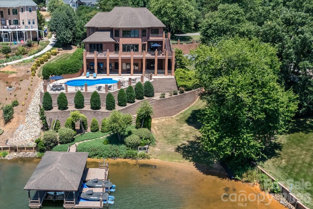368 Players Ridge Road, Hickory, NC 28601