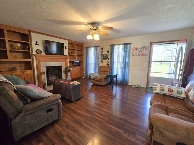 1511 County Road 617, Green Forest, AR 72638