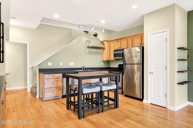 355 Kenilworth Rd, Louisville, KY 40206