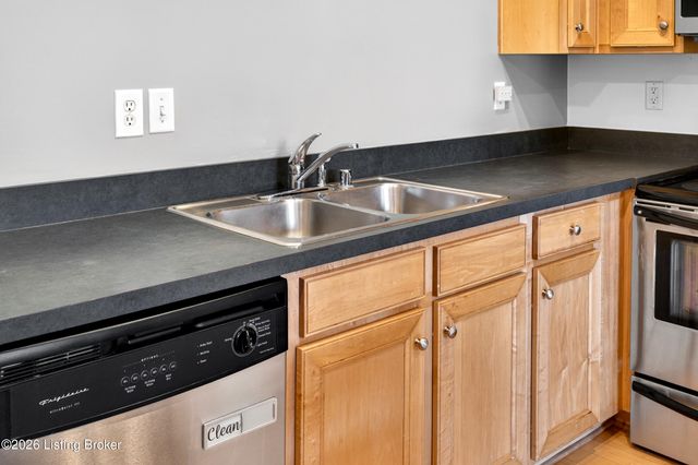 355 Kenilworth Rd, Louisville, KY 40206