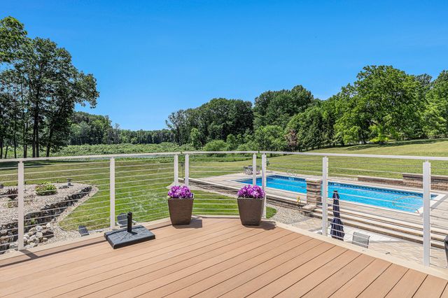 8196 E Walnut Ridge, New Carlisle, IN 46552