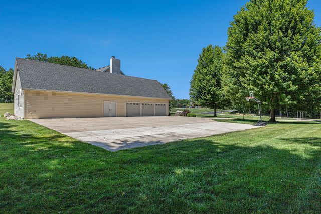8196 E Walnut Ridge, New Carlisle, IN 46552