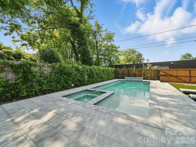 708 Cross Trail Drive, Charlotte, NC 28204