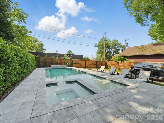 708 Cross Trail Drive, Charlotte, NC 28204