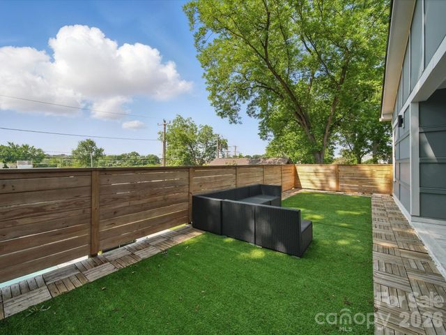 708 Cross Trail Drive, Charlotte, NC 28204