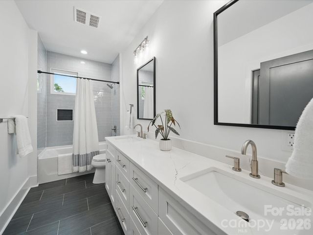 708 Cross Trail Drive, Charlotte, NC 28204