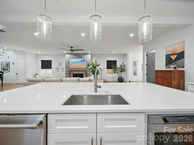 708 Cross Trail Drive, Charlotte, NC 28204