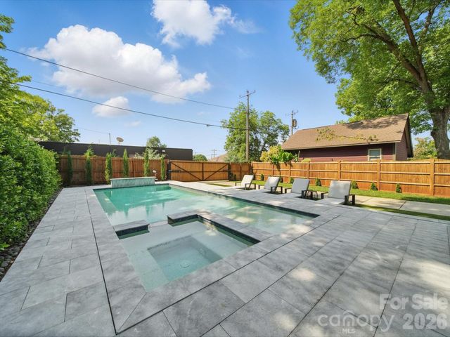 708 Cross Trail Drive, Charlotte, NC 28204