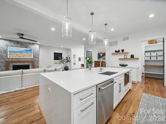 708 Cross Trail Drive, Charlotte, NC 28204