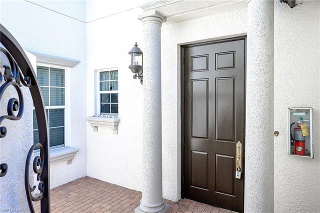 3745 Montreux Ln Apt 202, Naples, FL 34114