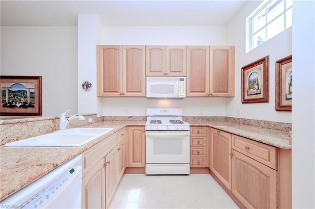 3745 Montreux Ln Apt 202, Naples, FL 34114