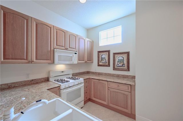 3745 Montreux Ln Apt 202, Naples, FL 34114