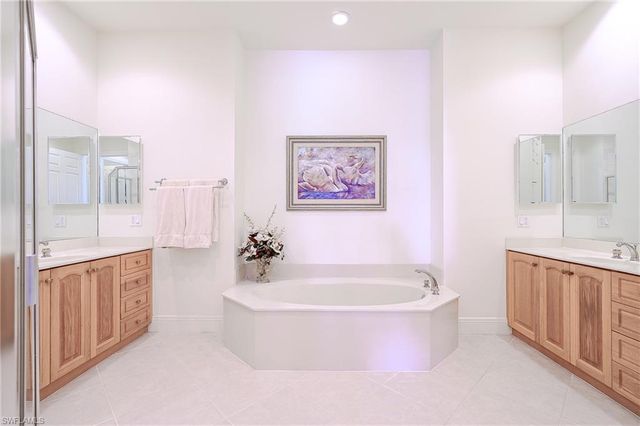 3745 Montreux Ln Apt 202, Naples, FL 34114