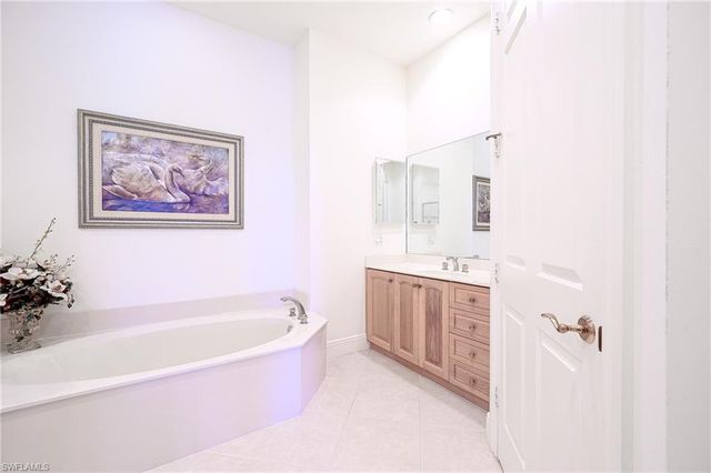 3745 Montreux Ln Apt 202, Naples, FL 34114