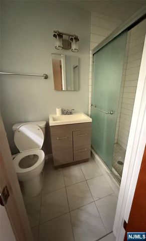 6 Yale Court, Paramus, NJ 07652