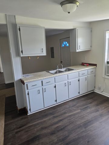1214 Locust St, Fayetteville, TN 37334