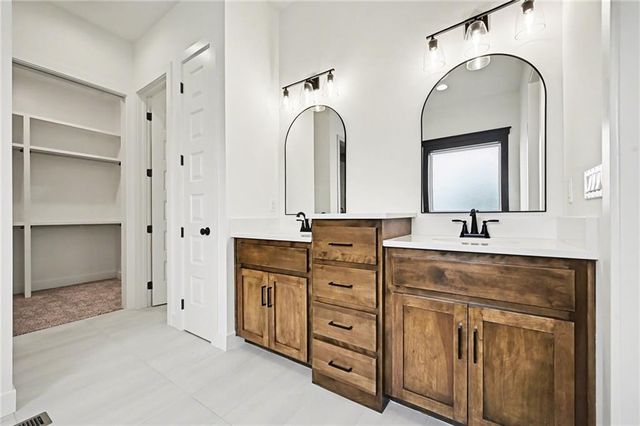 12502 W 183rd Terrace, Overland Park, KS 66013