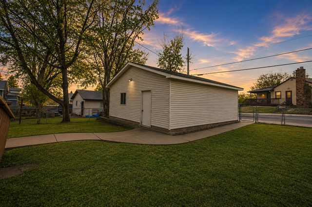 902 Dodd Road, West Saint Paul, MN 55118