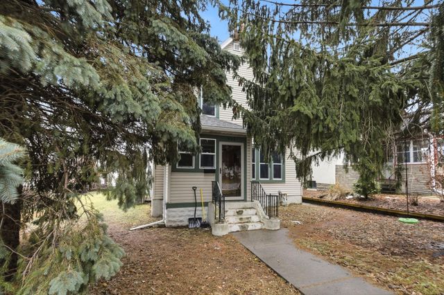 902 Dodd Road, West Saint Paul, MN 55118