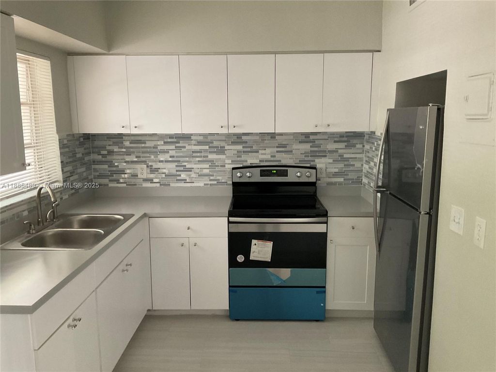 510 SE 9th St 8, Fort Lauderdale, FL 33316
