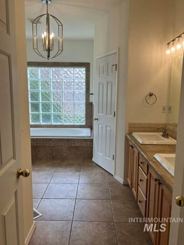 1133 N Torrey Pines, Eagle, ID 83616