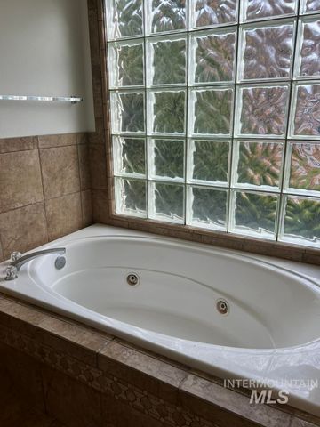 1133 N Torrey Pines, Eagle, ID 83616