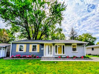 1005 Valley Stream Drive, Wheeling, IL 60090