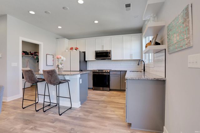 3144 Ashdon Drive, Newburgh, IN 47630