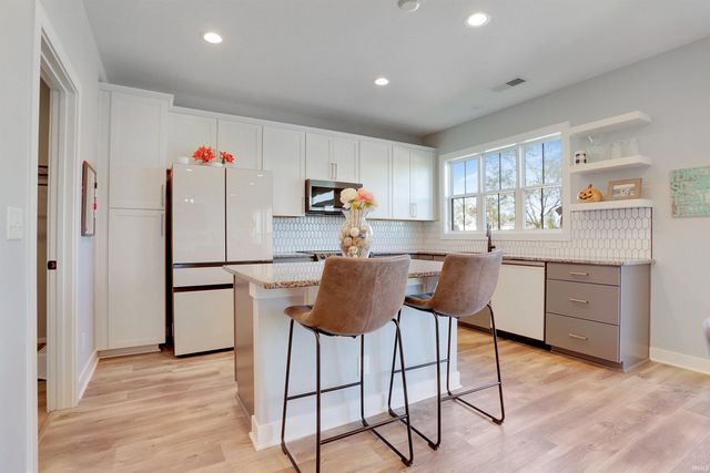 3144 Ashdon Drive, Newburgh, IN 47630