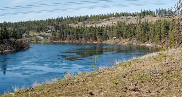 7511 W Greenside Ct, Nine Mile Falls, WA 99026
