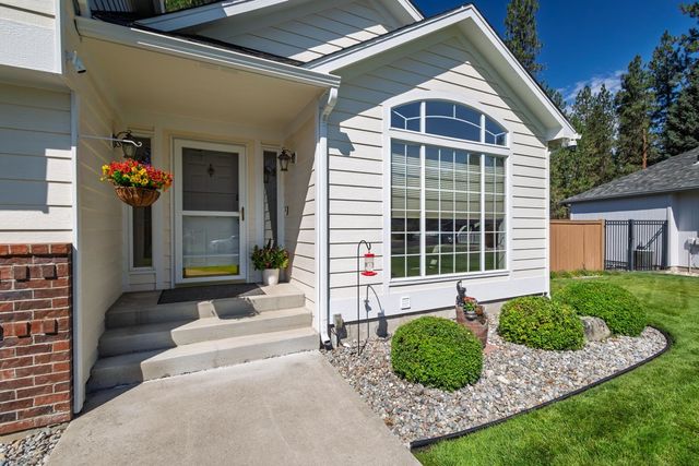 7511 W Greenside Ct, Nine Mile Falls, WA 99026