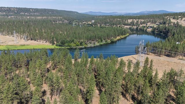 7511 W Greenside Ct, Nine Mile Falls, WA 99026