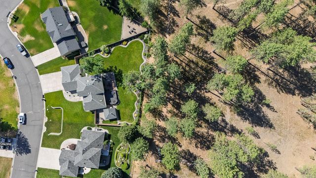 7511 W Greenside Ct, Nine Mile Falls, WA 99026