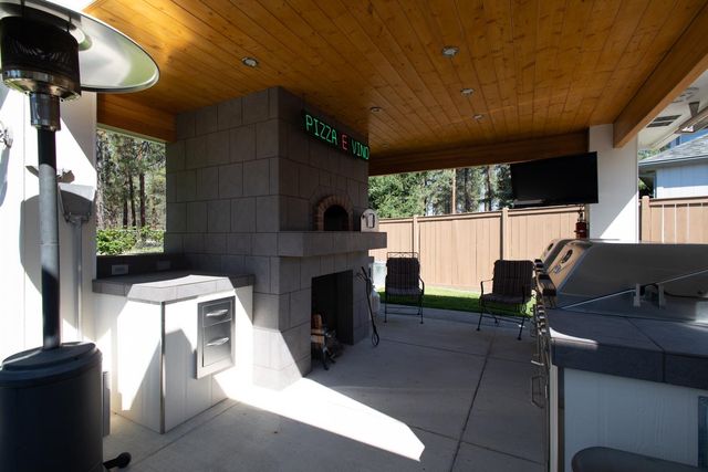 7511 W Greenside Ct, Nine Mile Falls, WA 99026