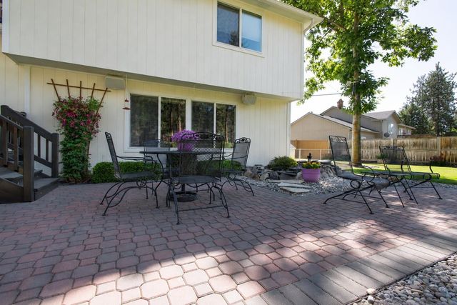 7511 W Greenside Ct, Nine Mile Falls, WA 99026