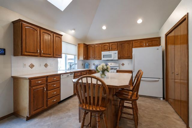 7511 W Greenside Ct, Nine Mile Falls, WA 99026