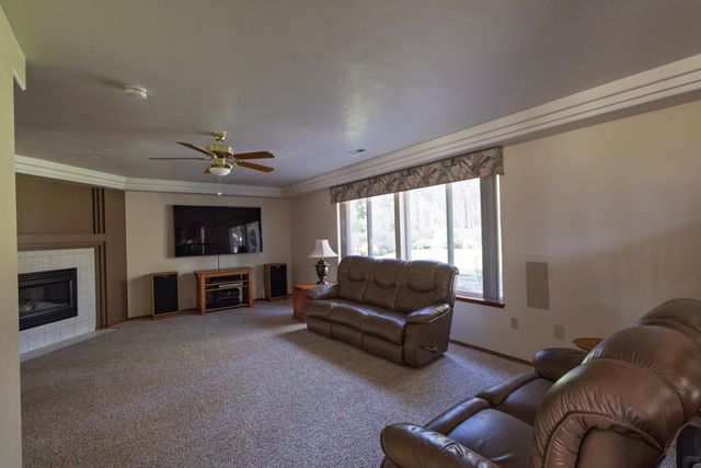 7511 W Greenside Ct, Nine Mile Falls, WA 99026