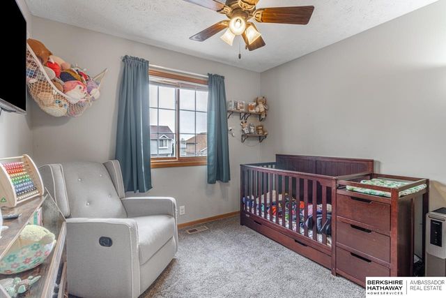 8414 GIRARD Street, Omaha, NE 68122